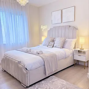 Lux - Luxury With Jacuzzi In Centre Leeds (West Yorkshire)