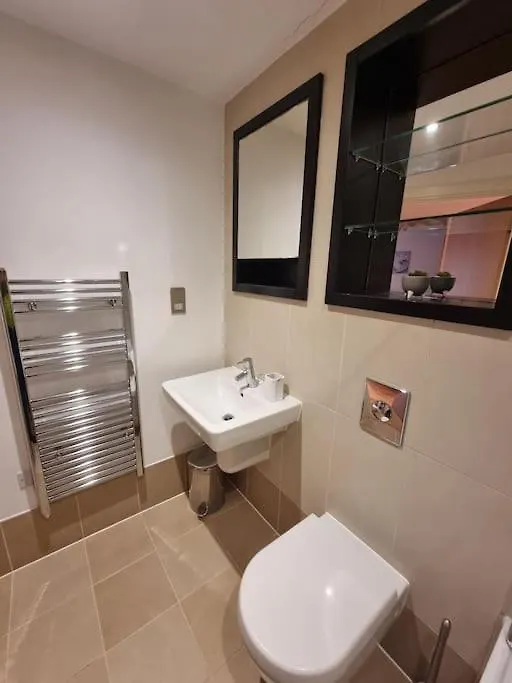 Modern Apartment By Leeds Dock  Leeds (West Yorkshire)